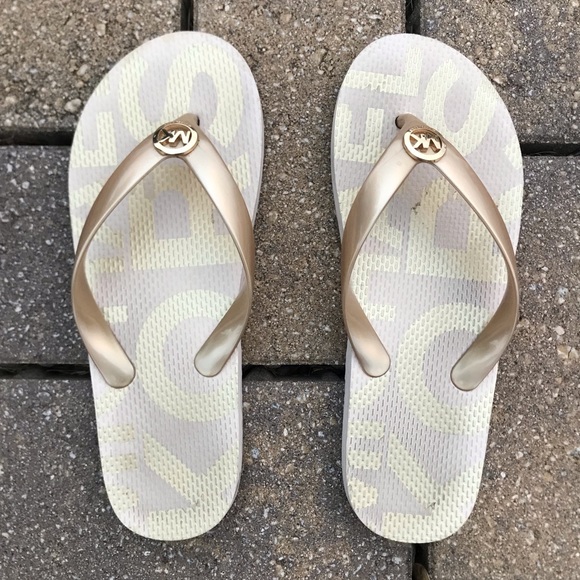 MK - Michael Kors - Gold Slippers Size 7 + 🎁 FREE GIFTS 🎁 - Picture 4 of 10